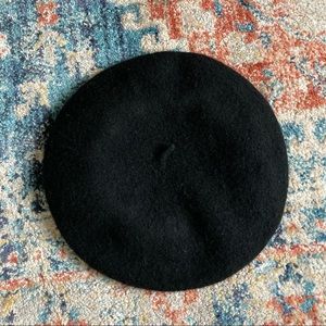 Minimalist Wool Blend Beret